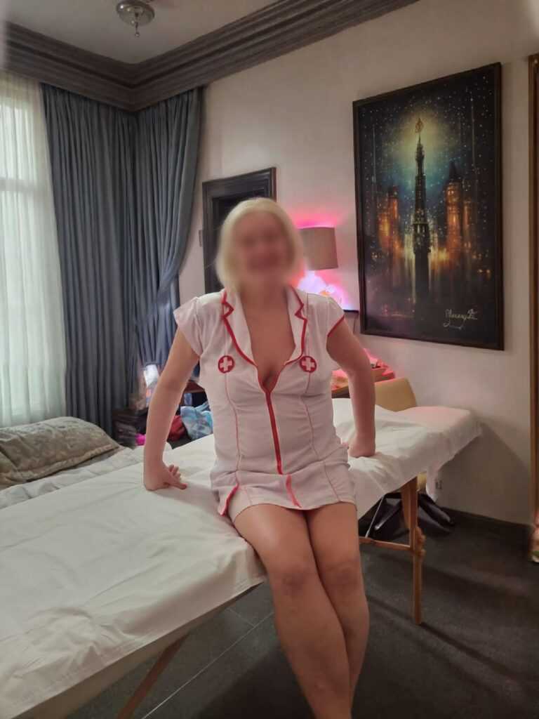 Jess, a touring escort for London, Scotland and Ireland
