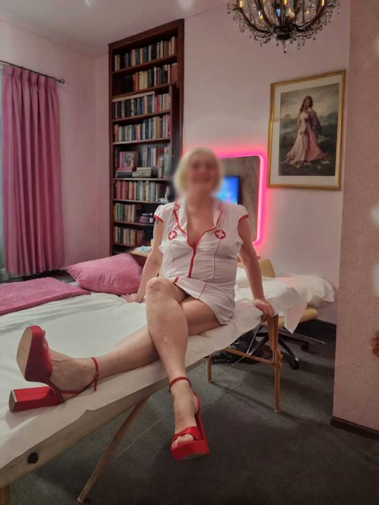 Jess, a touring escort for London, Scotland and Ireland