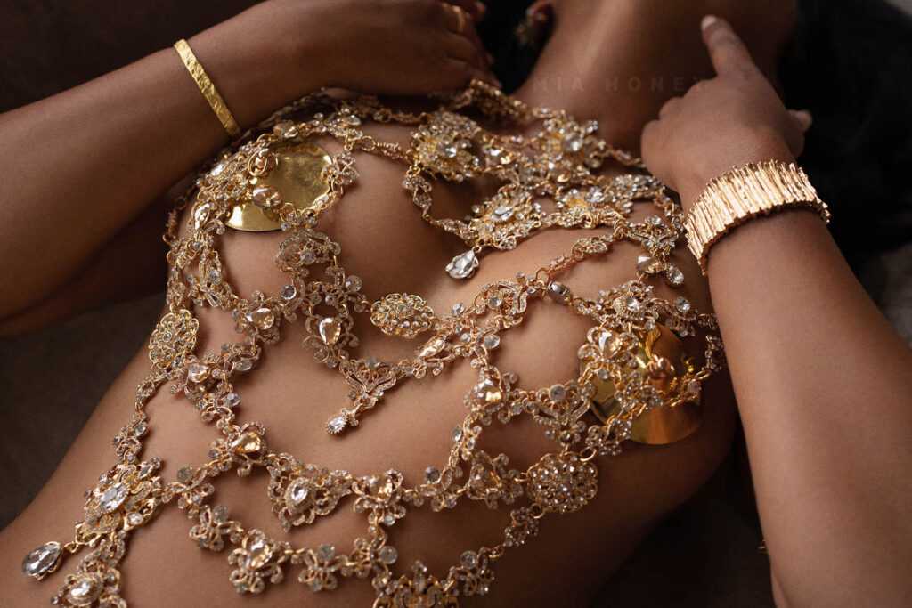 Goddess Mia London Escort and Companion
